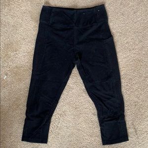 Earth Yoga Cropped Leggings With Mesh Detail